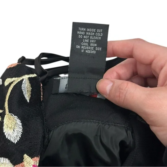 Teeze Me Spaghetti Strap Sweetheart Embroidered Top Side Illusion Dress Size 1/2 - Picture 5 of 8